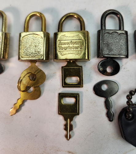Lot 7 Miniature Key Locks Luggage Koala Samsonite American Tourister Vintage - Picture 3 of 8