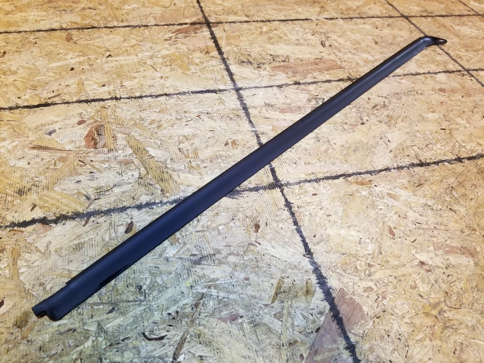 05 06 07 08 09 VOLVO S60 Puerta de paso delantera derecha Ventana Cinturón Sello Moldura OEM Foto 2 de 4