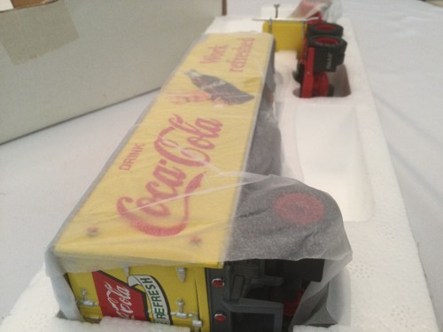 Matchbox Exclusive Edition "Work Refreshed" COCA-COLA Tractor Trailer Peterbilt - Picture 7 of 11