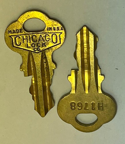 One Original Chicago Lock Co. H1768 Key Rare Locksmith - Picture 3 of 3
