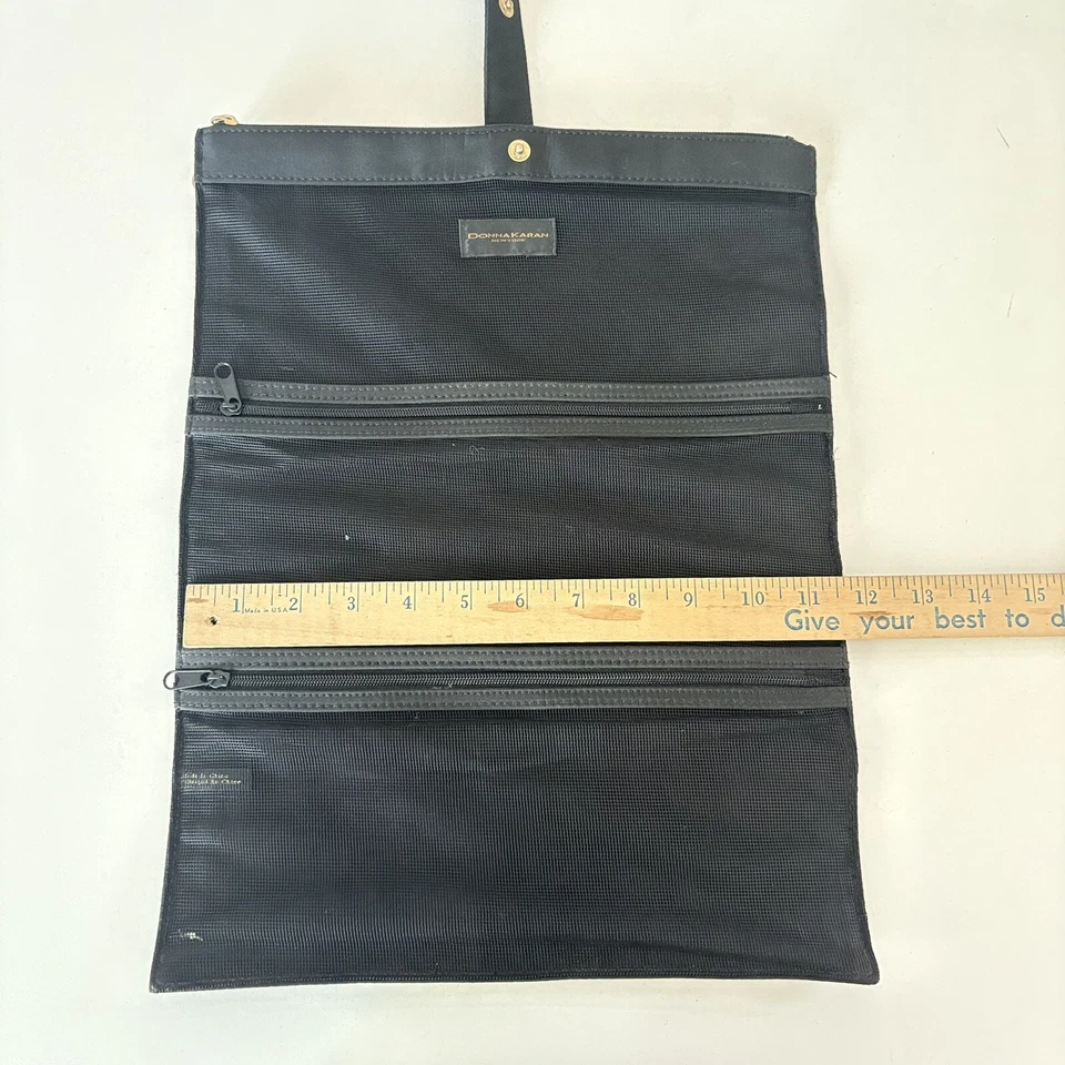 Bolsa de viagem Donna Karan preta cosmética joia enrolável 3 compartimentos com zíper - Imagem 3 de 4
