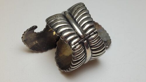 Vintage Large .925 Sterling Silver Feathers / Leaves Hinged Bracelet - Picture 5 of 7