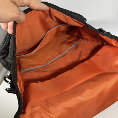 Everki Urbanite Bolso Mensajero Vertical para Laptop EKS620 Negro - Imagen 8 de 9