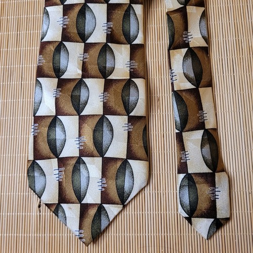 J. Riggins Herren Seidenkrawatte Braun Beige Abstrakt Geometrisch Oval Blockmuster - Bild 1 von 3