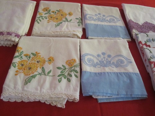 VTG 9 SETS OF LOVELY LOT OF *18* HAND EMBR/CROCHET EDGE STANDARD PILLOWCASES - Picture 7 of 12