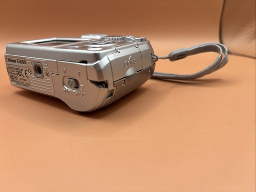 Nikon Coolpix E5600 Digital Camera Silver 5.1 Mega Pixels 35-105mm Zoom - TESTED - Picture 11 of 14