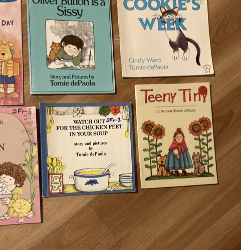 Tomie DePaola Paperback Books Many Titles Lot of 12 School Classroom Teacher - Picture 5 of 7