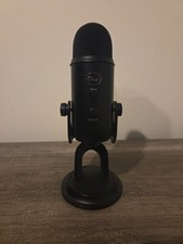 Logitech Creators Blue Yeti USB Microphone for Gaming, Streaming, Podcast.