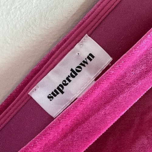 SUPERDOWN Damen Gr. S Hot Pink Samt Tiefer V-Ausschnitt Langarm Minikleid - Bild 4 von 5