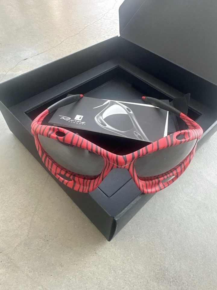 Chaqueta Oakley MUZM Racing Red Tiger Edición Limitada (006/375 Unidades) Nueva en Caja Foto 4 de 4