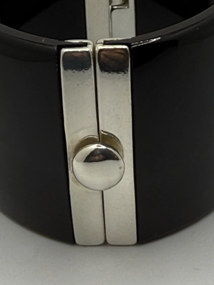 Brighton Monarch Love 黑色色调铰边宽手镯手链心形水钻 — 第 4/4 张图片