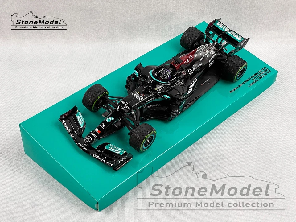 Mercedes F1 W12 Lewis Hamilton Russia 100th GP Win 2021 1:18 Minichamps Gift Box - Image 3 of 4