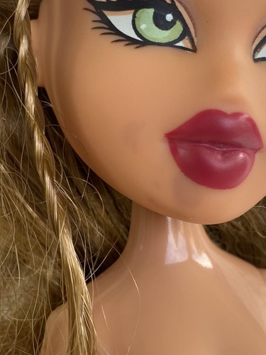 Pigiama pigiama bambola Bratz Slumber Party Yasmin 10" originale MGA 2001 senza piedi - Foto 12 di 24