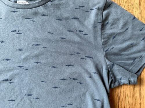 Old Navy SHARK Maglietta Uomo BLU - Adulto Taglia M - Manica Corta Mare Mare Mare - Foto 2 di 4