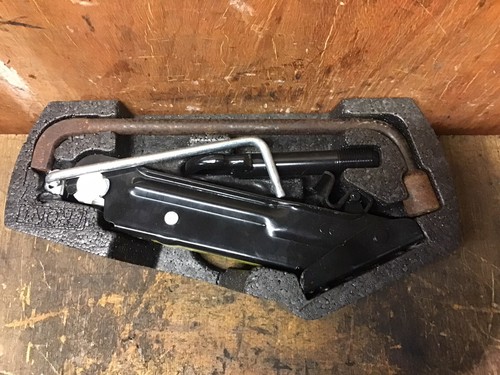 PEUGEOT 107 CITROEN C1 TOYOTA AYGO TOOL KIT JACK BRACE 2005-2013 - Imagen 2 de 6