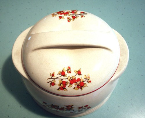 Vintage Universal Cambridge Oven Proof Red Bittersweet 2.5 Qt Covered Casserole - Picture 3 of 6