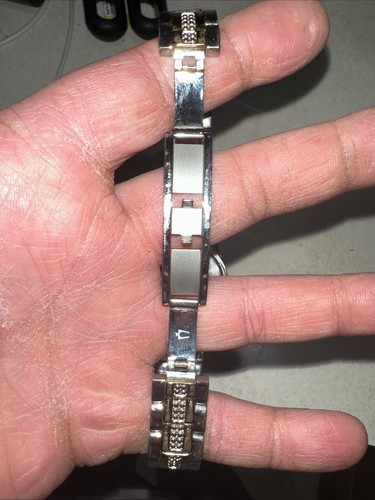 Orologio Bulova Donna 31mm MOP Bicolore Tondo 98L135 Cristallo Accento Ha Bisogno Batteria! - Foto 11 di 24