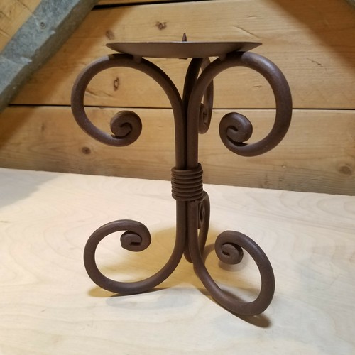 Candelabro con soporte de vela de metal marrón remolino 3 patas - Swanky Barn - Imagen 3 de 12
