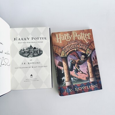 初版Harry potter FIRST EDITION HARDCOVER Harry Potter' first edition sells for smashing $471,000