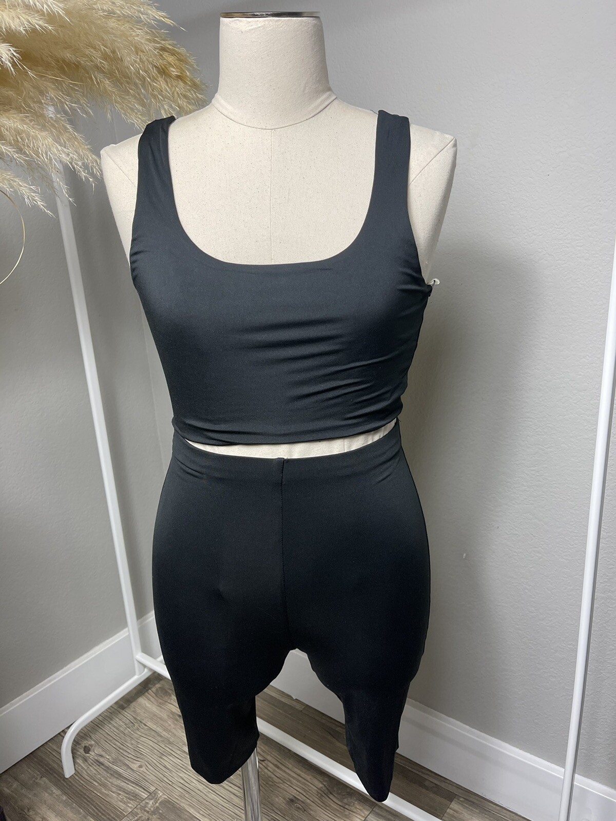 Picture 1 of 2