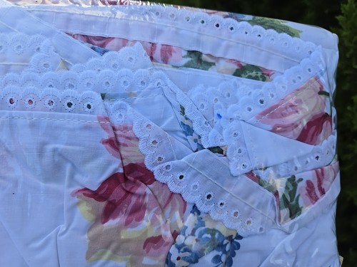 Vtg Royale Floral Full Sheet Set Eyelet Lace Ruffle Gold Collection USA Cottage - Picture 2 of 6
