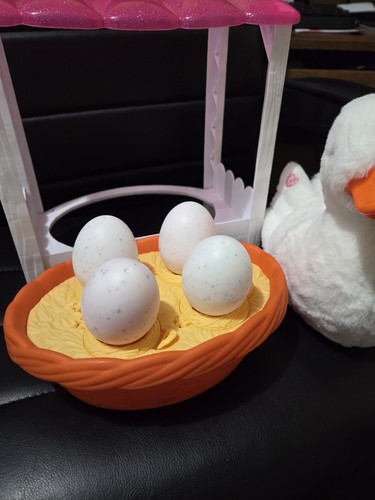Pets Alive Walking Mama Duck Surprise By ZURU, 4 Surprise Eggs, Baby Ducklings - Picture 9 of 16