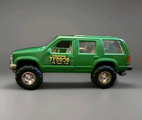 Vintage Tootsietoy 1996 Hard Body Red and Green Chevy Tahoe Terror 2 SUV Cars - Picture 6 of 12