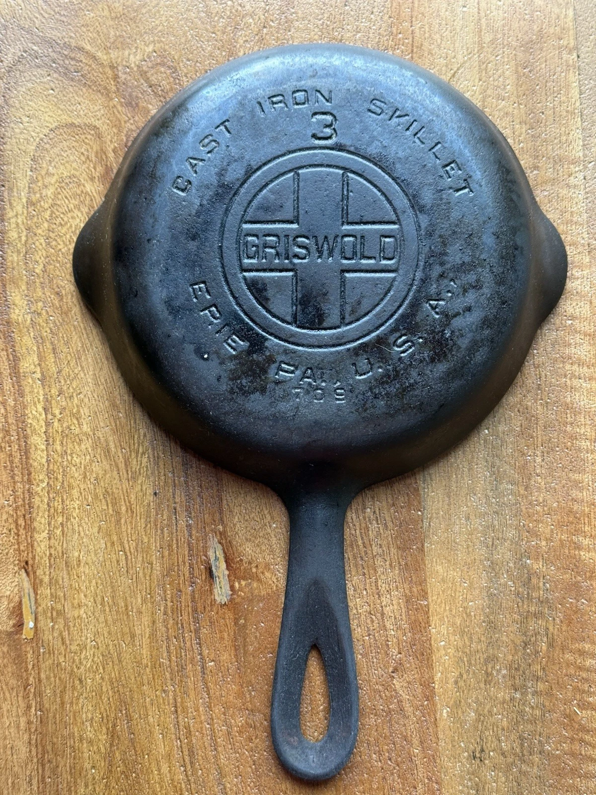 Griswold Cast Iron #3 Skillet Large Block Logo 709 Sits Flat Erie PA USA