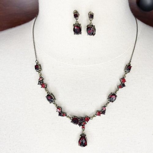 Conjunto de joyas vintage Avon gótico piedra roja collar pendientes bronce declaración - Imagen 13 de 24