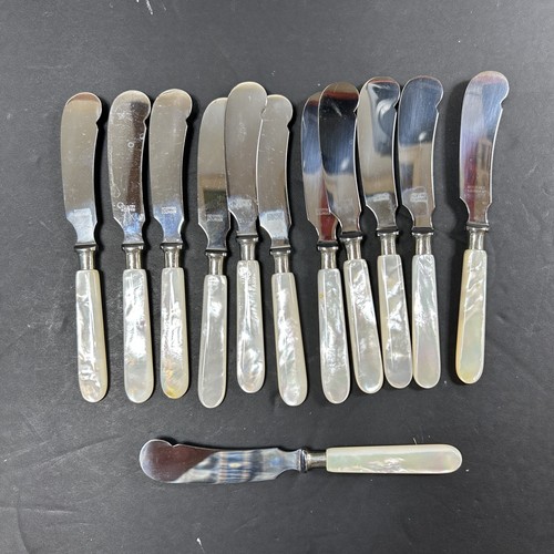 12 Atemberaubende Original Solingen Perlmutt Griff Butterstreuer 6 1/2"