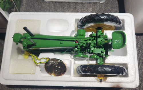 John Deere Unstyled Model B Tractor 1/16th Farm Toy Precision Classics #24 - Picture 10 of 13
