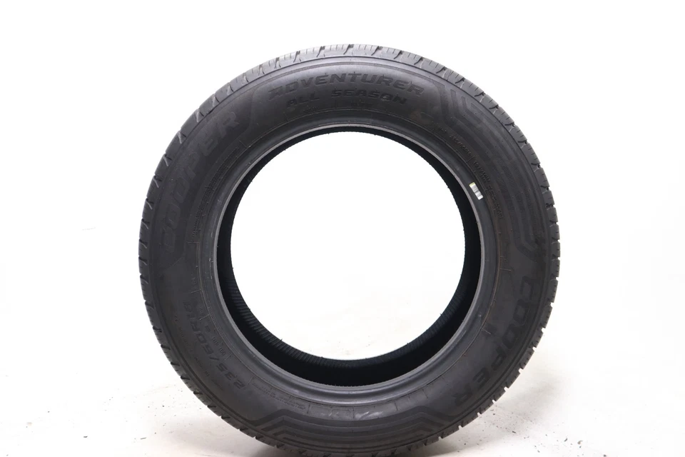 Juego de 2 Cooper Adventurer usados 235/60R18 toda temporada - 107V - 8,5-9,5/32 Foto 4 de 4