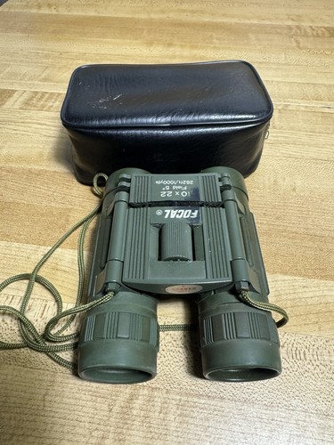 Vintage Focal 10x22 Field 5 Degree 262 ft/1000 yds Folding Green Binoculars - Picture 2 of 4