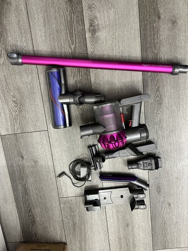 Dyson V6 Motorhead Cord Free Vacuum, With Accessories - Used - Picture 1 of 6