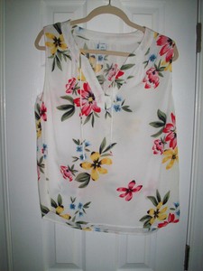 EUC-Women-039-s-Old-Navy-Sleeveless-White-Floral-Tie-Neck-Top-size-Large