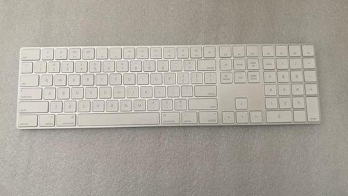Apple A1843 Wireless Keyboard w/ Numeric Keypad MQ052LL/A Bluetooth Grade B