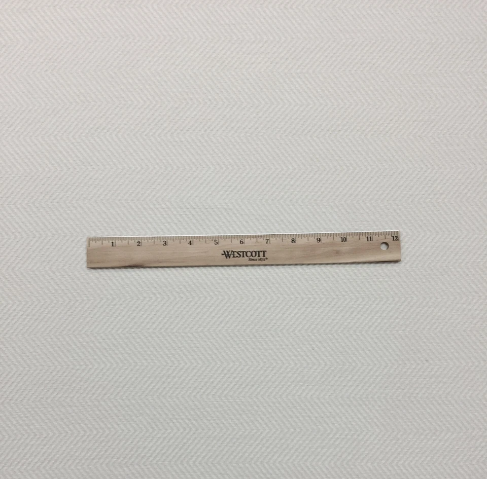 TELA ESPIGA POR YARDA DISEÑO BALLARD JUSTIFY SAL BLANCO InsideOut® 55"W Foto 2 de 4