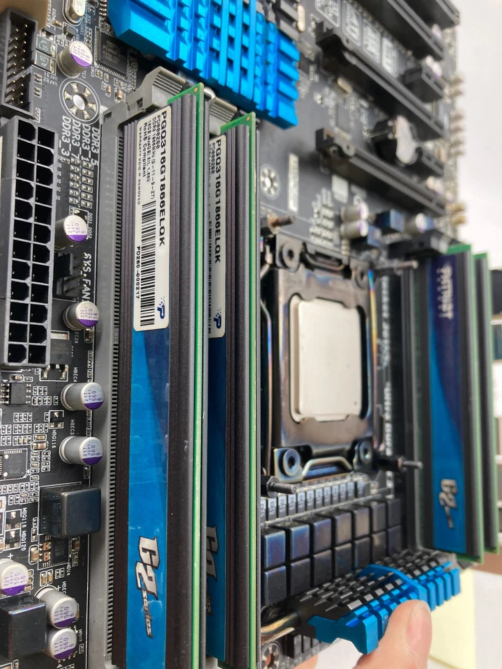 Gigabyte GA-X79-UD5 Intel X79 LGA 2011 DDR SATA i7-3930K 3.2GHz 16GB TAM DDR3 - Image 3 of 4