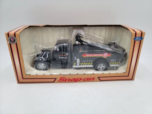 CROWN JEWELS - 1:24 DIECAST - SNAP ON TOOLS - 1934 FORD TOW TRUCK WRECKER