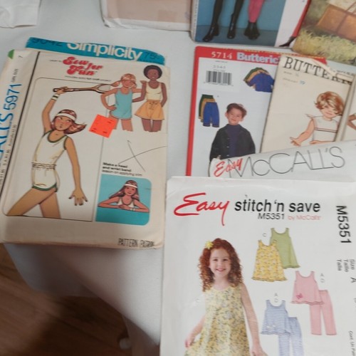 Lot Of 26 Vintage 50's-90's McCalls and Butterick children's clothing patterns - Picture 13 of 20