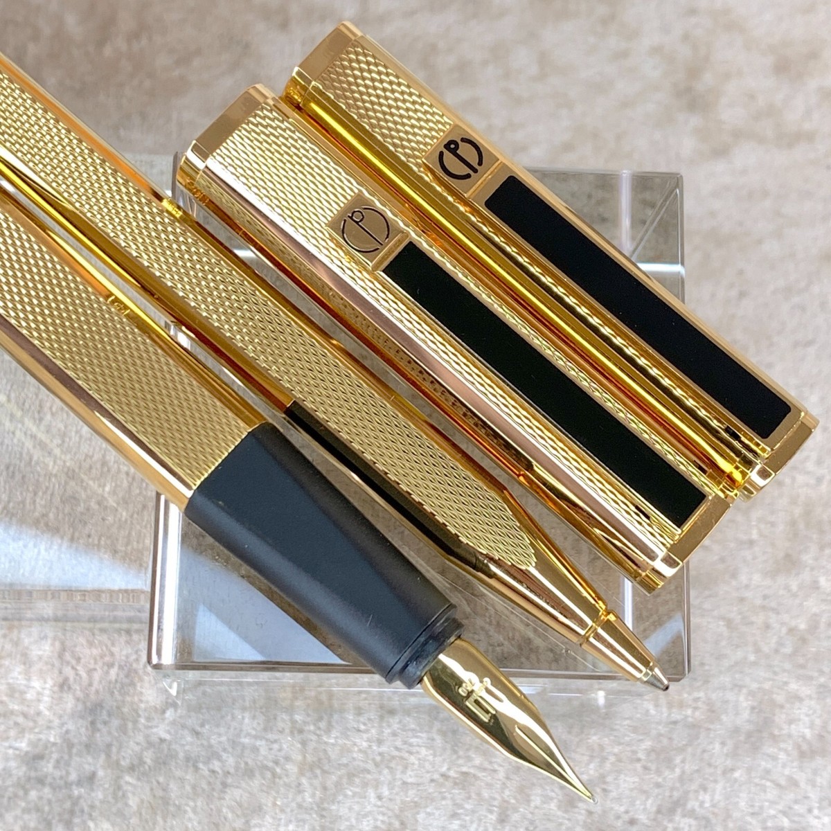 dunhill 万年筆 ゴールドクリップ付き 18k Vintage Dunhill Ballpoint & Fountain Pen Set Dress Gold