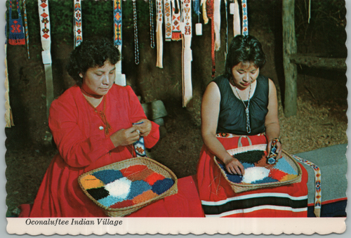 Vintage Postkarte Oconaluftee Indianerdorf Perlenarbeit Cherokee North Carolina