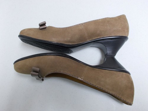 SOFTSPOTS Women's SANTESSA Taupe Grey Suede Bow Pumps Shoes Size 8 M - Picture 9 of 12