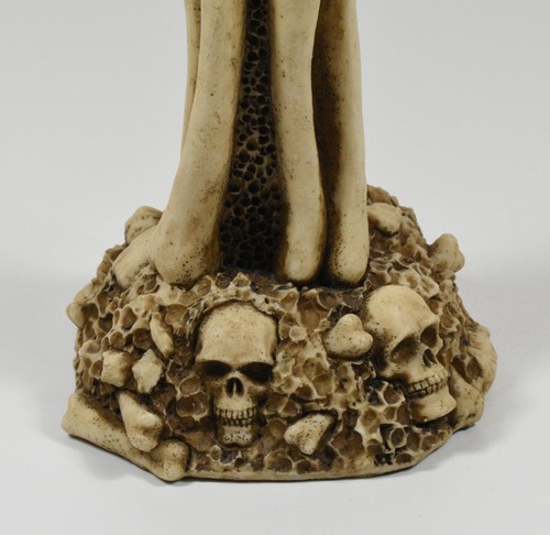 Finely Modelled ©97 W.U.I. Skull and Bones Single Candle Holder - Picture 4 of 5