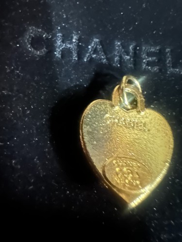 Chanel Candy Pink Heart CC Button charm /zip pull / versatile stamped 1pc 17mm - Picture 4 of 12