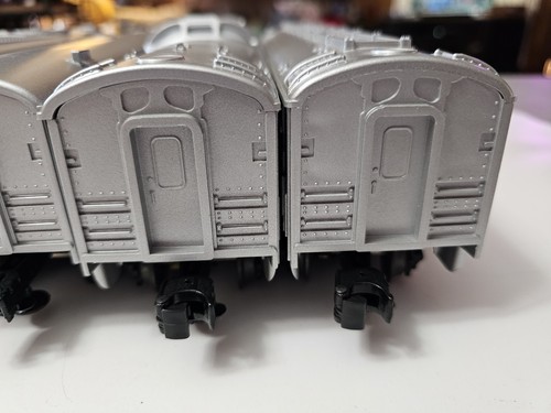 Lionel 6-11748 O Amtrak Diesel Passenger Set - Alco A-Unit, 3 Lighted Cars - EX - Picture 5 of 13