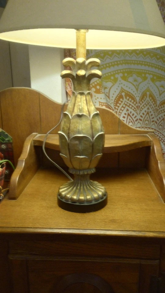 Lámpara 22x6 Resina Tono Dorado Piña Inspirada Art Deco Sin Sombra Acabado Mate Foto 2 de 4