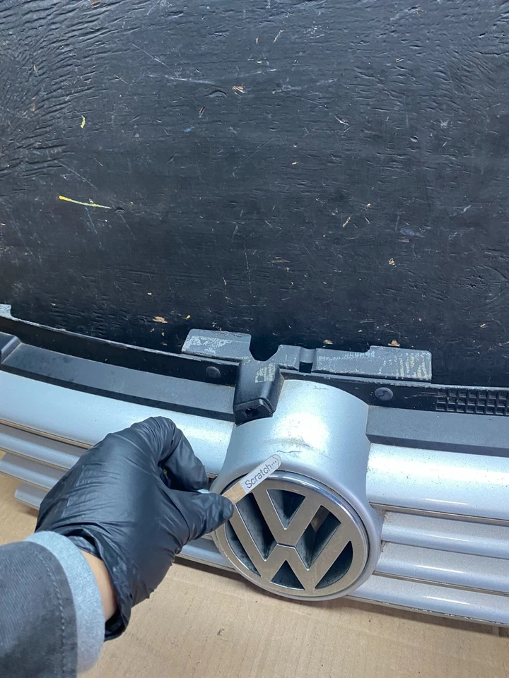 Parrilla superior delantera cromada OEM v2509 DG Volkswagen Jetta 1999-2005 Foto 4 de 4