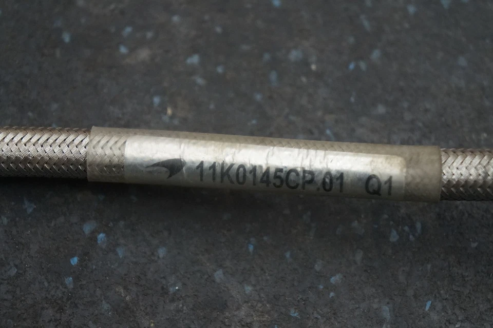 Manguera de tubería de gasolina 11K0145CP OEM McLaren MP4-12C 2013 Foto 3 de 3