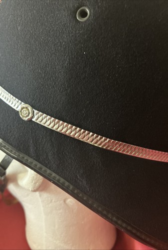 Casco Bobby polizia Gwent Constabulary vintage Regno Unito nero e argento con cinturino - Foto 7 di 24